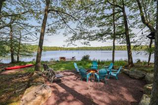 Lake Front Firepit Dock Game Room Pets OK - 0