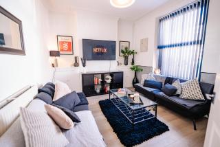Spacious 3BR House Sleeps 13 for Groups & Family - 9