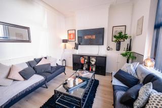 Spacious 3BR House Sleeps 13 for Groups & Family - 0