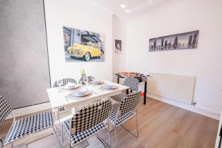 Spacious 3BR House Sleeps 13 for Groups & Family - 7