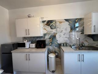 Stylish Leeds City Stay, Sleeps 3, Free Parking - 2
