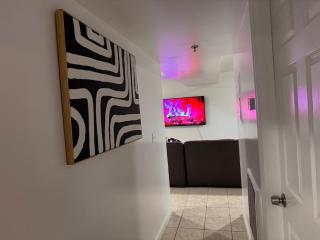 2nd avenue 2King 2 Bath FIFA apartment - 9