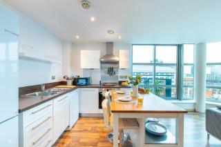 Chic Leeds Apartment Near LGI & University - 6