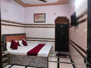 OM Residency --Nizamuddin Railway Station - 7
