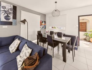 Villa Melinda - Beach & Pool Retreat - 4