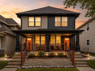 Luxurious Modern Duplex - 6 Bedrooms- Sleeps 12 - Family Friends - 0