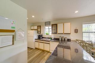 Branson Condo with Pool - Walk to The Strip! - 2