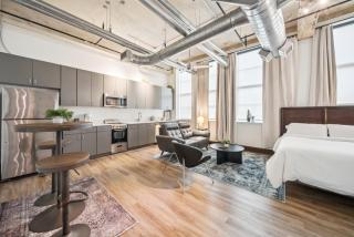 Stylish Loft 5 Min to Downtown No 212 - 2
