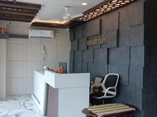 Hotel Strawberry Grand - 2