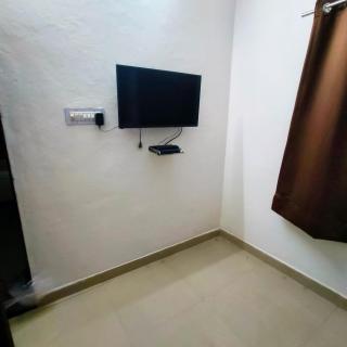 Luxury 2BHK - Near Station and Metro - Sirav Stays - 8