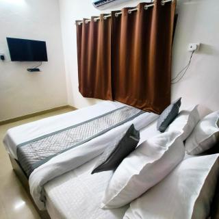 Luxury 2BHK - Near Station and Metro - Sirav Stays - 7
