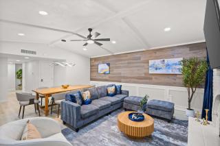 5-BD 2-BA Modern Retreat with Games - 9