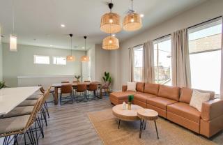 Chic & Central, 3-BD 2-BA, Mins to DT & Midtown - 7