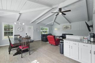 Charming 3-Bed/2-Bath Hidden Gem w Yard (Sleeps 6) - 3