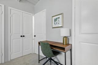 Charming 3-Bed/2-Bath Hidden Gem w Yard (Sleeps 6) - 5