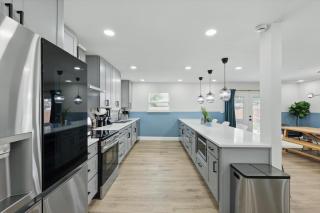 Modern Open-Concept | 4-BD/3-BA with Backyard - 3