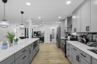 Modern Open-Concept | 4-BD/3-BA with Backyard - 1