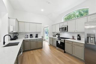 5-BD/2-BA Upscale Elegance | Pool, Hot Tub, BBQ - 3