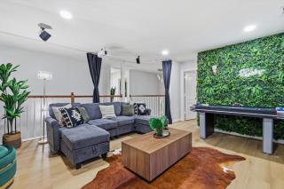 4BR Near AT&T Stadium | Pool, MiniGolf, Cinema - 2