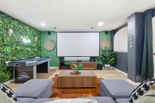 4BR Near AT&T Stadium | Pool, MiniGolf, Cinema - 1