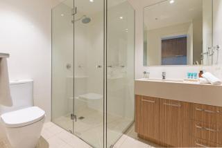 Vision 1BR Apartment – Square View & Parking - 3