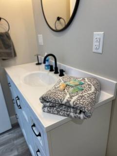 Cozy 3 BR 2 Bath Sleeps 8 Quiet - 5