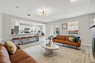 4-BD 2-BA Tropical Pool Oasis with a Game Room - 1