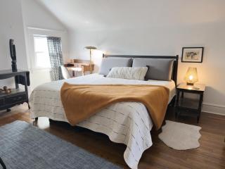 Historic KC Gem in Midtown Hyde Park - 8