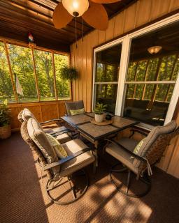 Deep Woods Cabin 2BD 1BA Grill, Firepit, Private Forest, Pet Friendly 4PP - 5