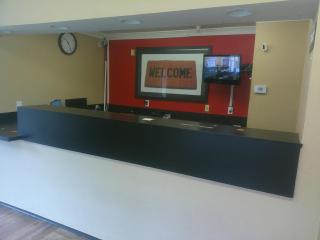 HomeTowne Studios by Red Roof Chantilly - 3