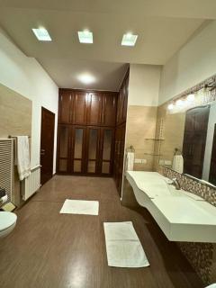 Furnished Upper Portion in DHA Phase 5 Lahore - 1