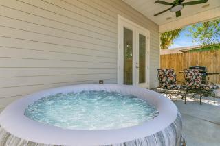 Jax Beach 4BR Kid Friendly House - Sleeps 8 - Hot Tub, Arcade, Fenced Yard, Mayo Clinic - 7