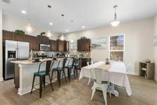 Jax Beach 4BR Kid Friendly House - Sleeps 8 - Hot Tub, Arcade, Fenced Yard, Mayo Clinic - 9