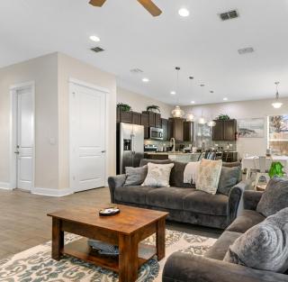 Jax Beach 4BR Kid Friendly House - Sleeps 8 - Hot Tub, Arcade, Fenced Yard, Mayo Clinic - 5