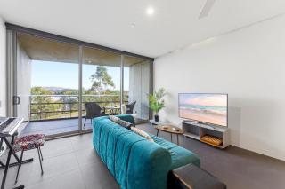 Lake View 1-Bed Apartment Canberra Centre - 9