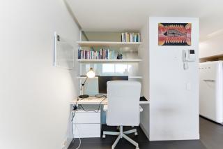 Lake View 1-Bed Apartment Canberra Centre - 4