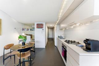 Lake View 1-Bed Apartment Canberra Centre - 3