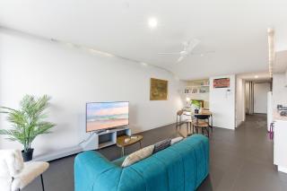 Lake View 1-Bed Apartment Canberra Centre - 2