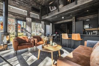 Luxury Aurora Pine Villa by Hilla Villas - 4