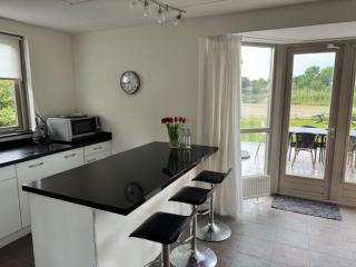 5 - Persons Lakeside 41 Bungalow - 3