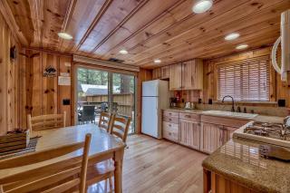 Craigs Cozy Cabin: Hot Tub BBQ Pets - 1