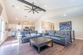 Lucky 777's with Boat Slip and Indoor Basketball - 9