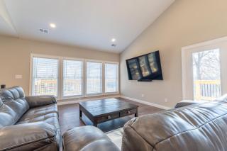 Lucky 777's with Boat Slip and Indoor Basketball - 8