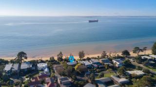 Beachfront Retreat Amazing 5 bedroom House - 8