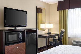 Holiday Inn Express Hotel & Suites Edmond by IHG - 3