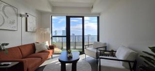 Sky High Luxe Stay 2BR-2BA Near Square One With Lake View, Gym, Pool & Parking - 4