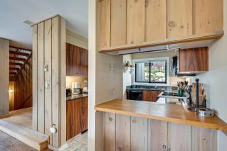 Hike, Explore & Unwind: All-Season Lincoln Retreat - 1
