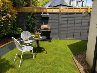Chic Victorian Garden Flat - Cinema Projector - Parking - 1