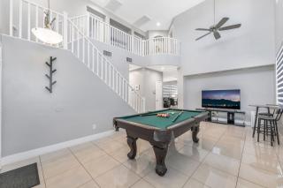 Vegas Oasis with Pool Spa and Billiards near Strip - 2