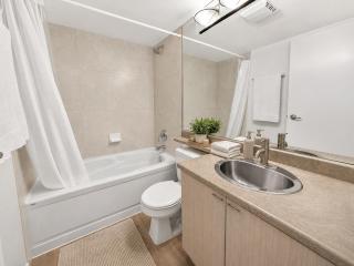 Open-Plan 2BR in Yaletown Full Amenities Near SkyTrain and Seawall - 1